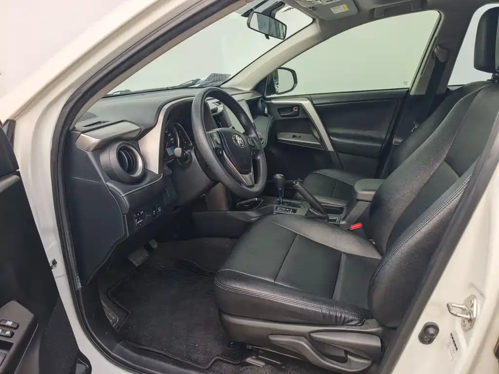 Toyota RAV4 2019 — фото 17