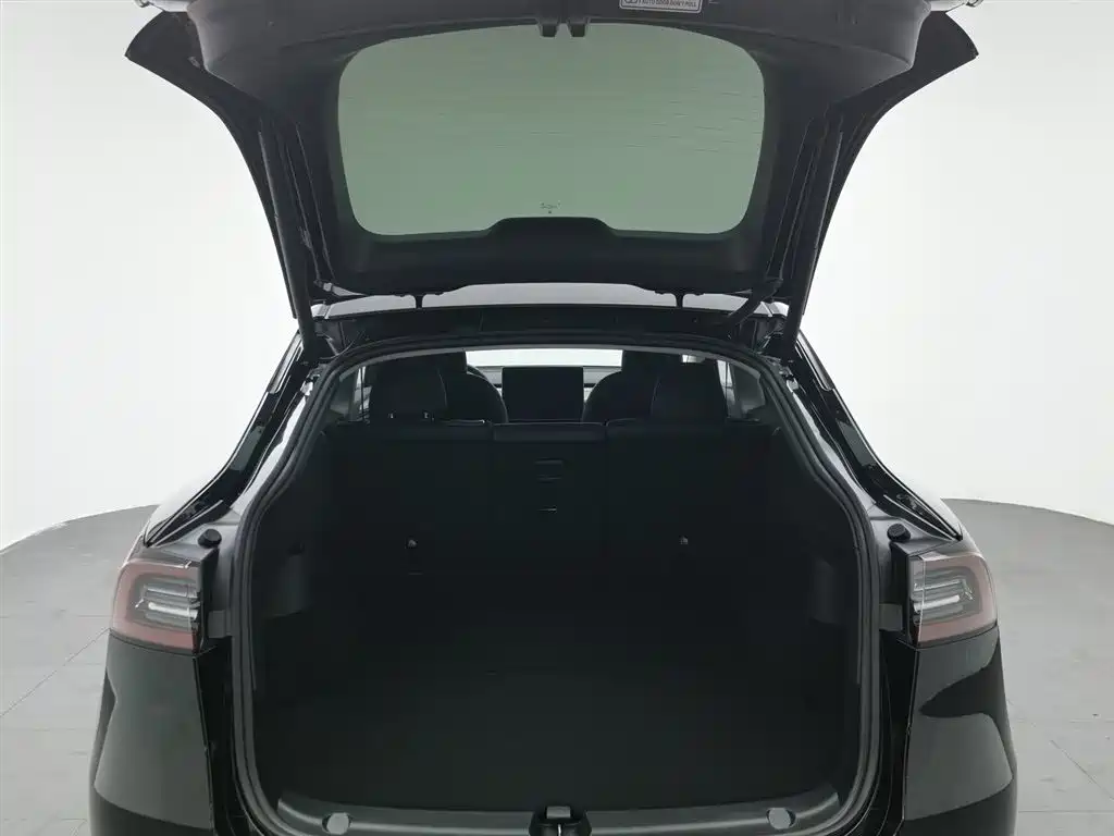 Tesla Model Y 2023 — фото 16