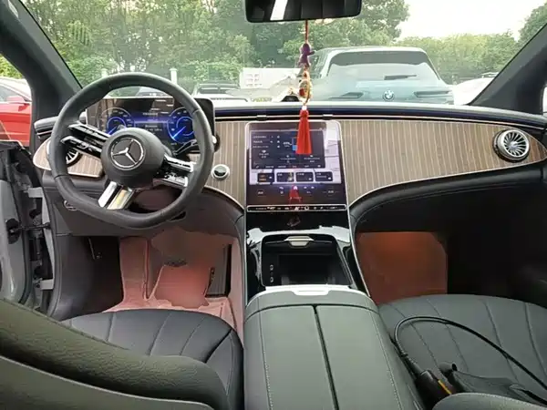 Mercedes-Benz EQE 2024