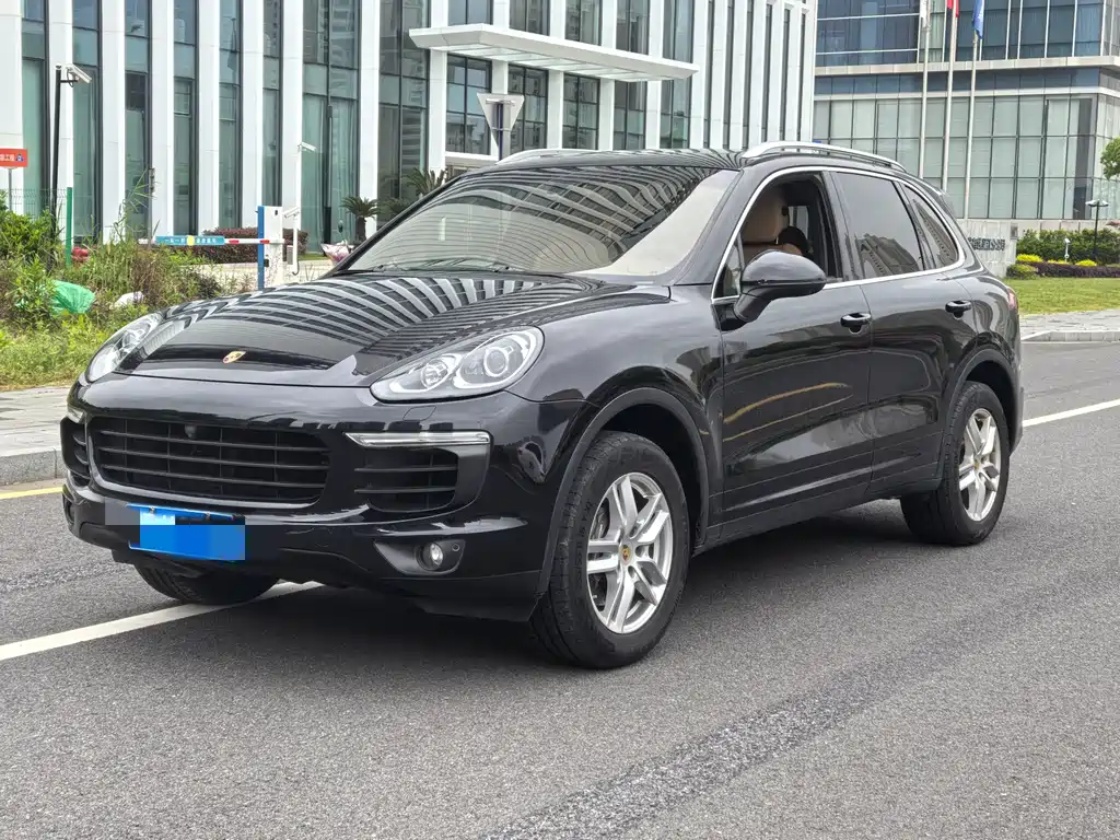 Porsche Cayenne 2016 — фото 1