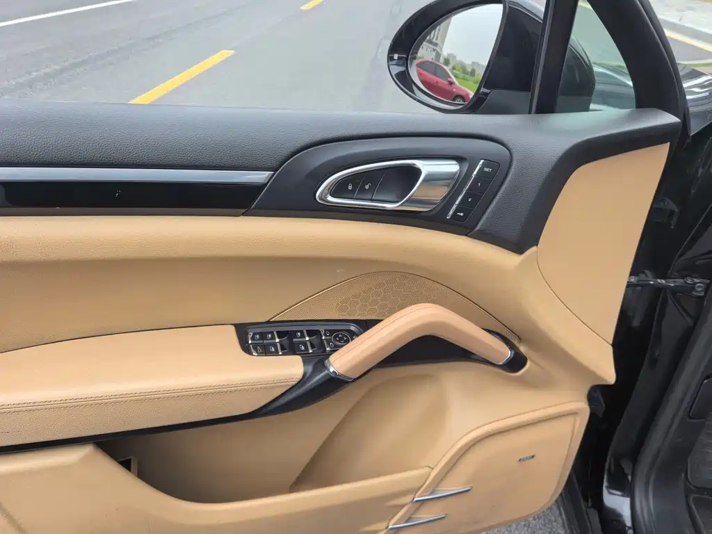 Porsche Cayenne 2016 — фото 17