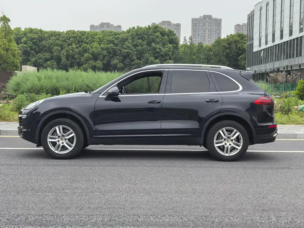 Porsche Cayenne 2016 — фото 26