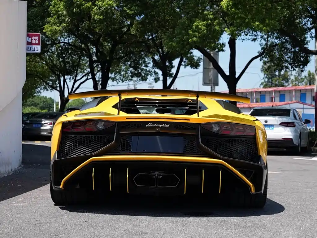 Lamborghini Aventador 2016 — фото 10