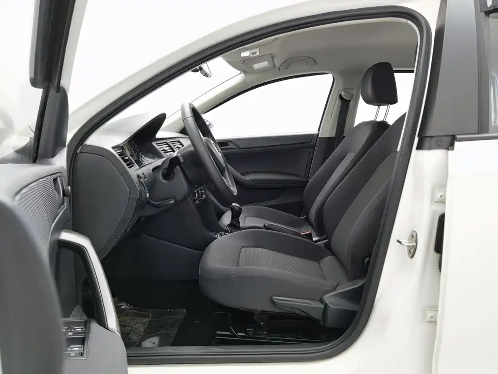 Skoda Rapid Spaceback 2017 — фото 10