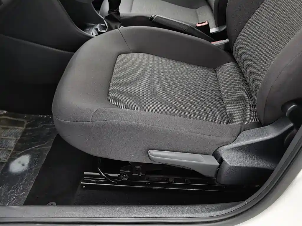 Skoda Rapid Spaceback 2017 — фото 20