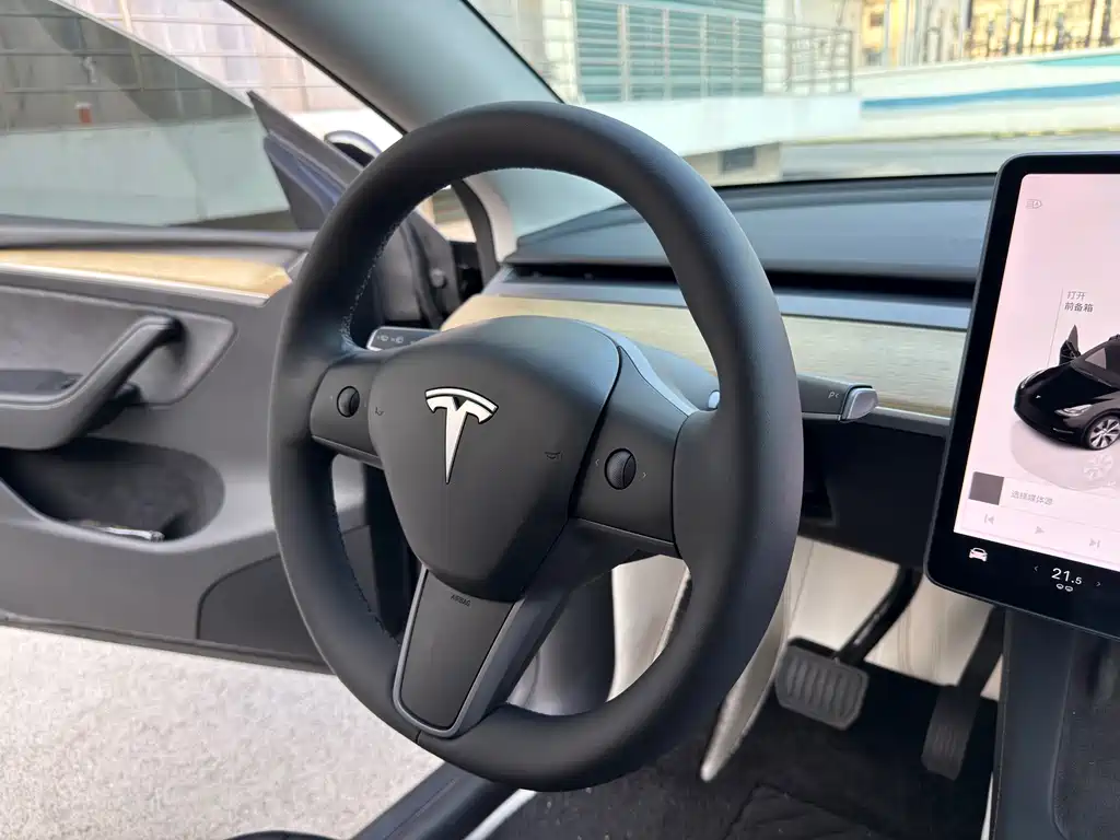 Tesla Model Y 2022 — фото 13