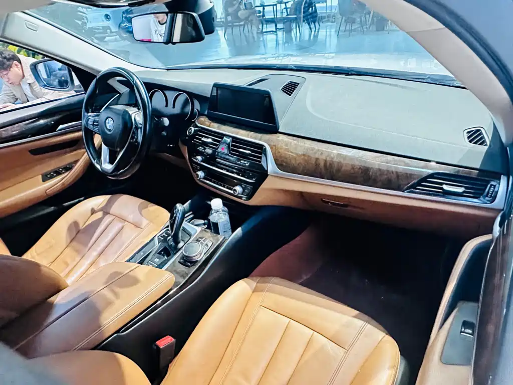 BMW 5 Series 2017 — фото 3