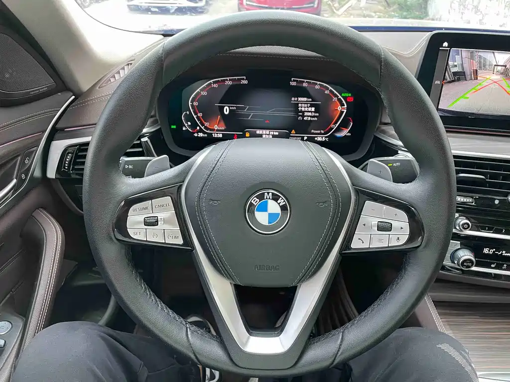 BMW 5 Series 2023 — фото 10
