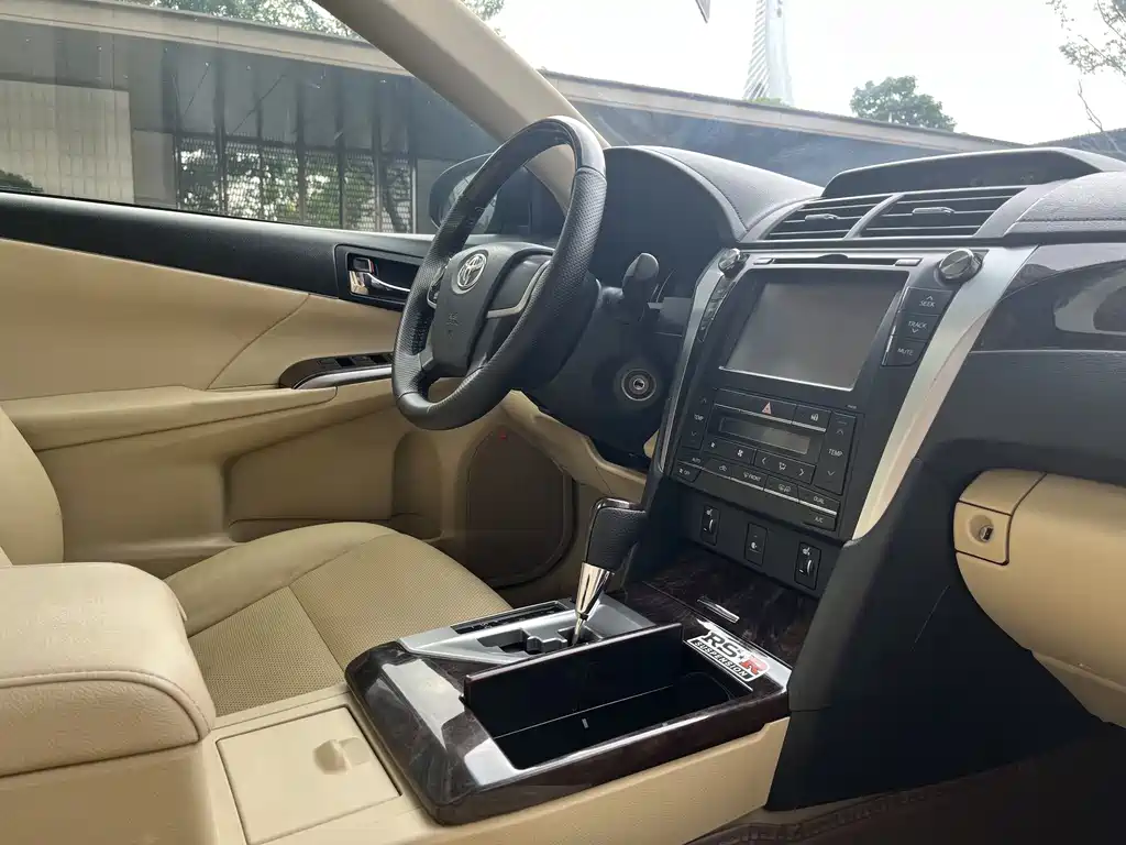 Toyota Camry 2015 — фото 25