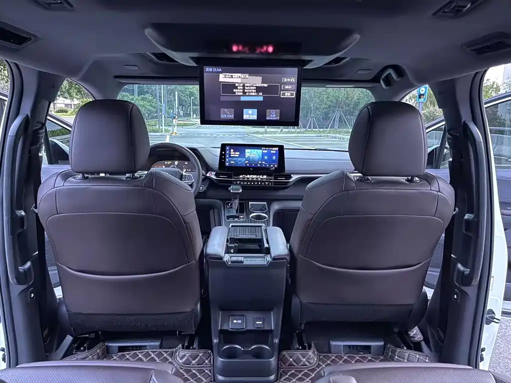 Toyota Sienna 2024 — фото 10