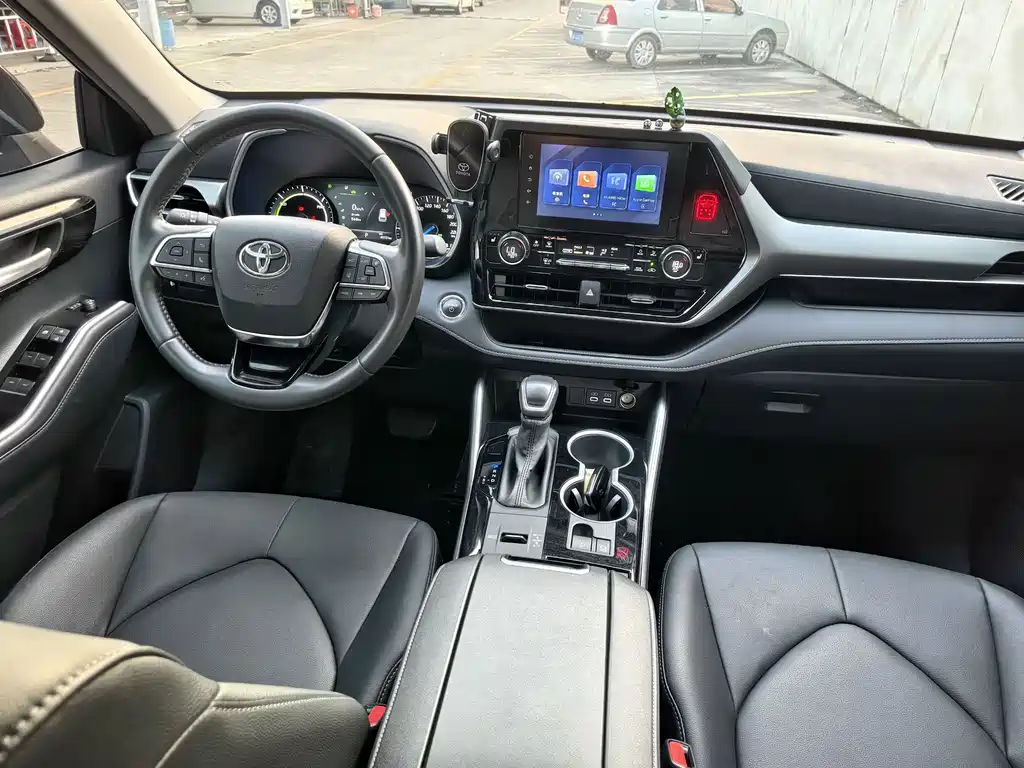 Toyota Highlander 2023 — фото 12
