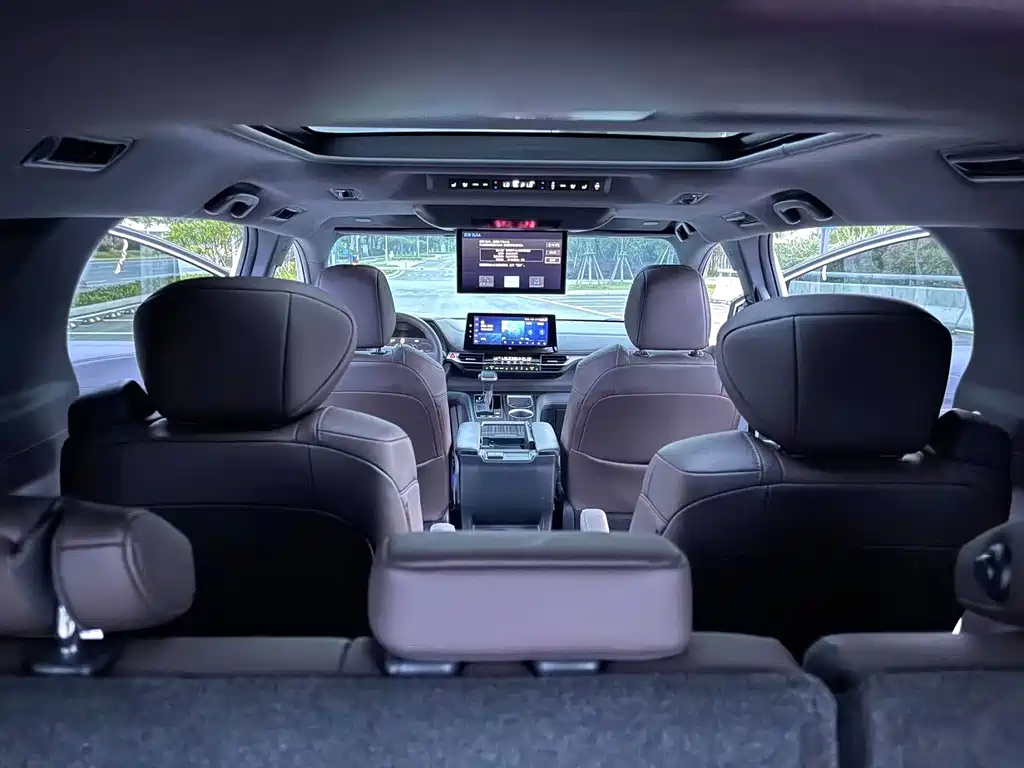 Toyota Sienna 2024 — фото 11