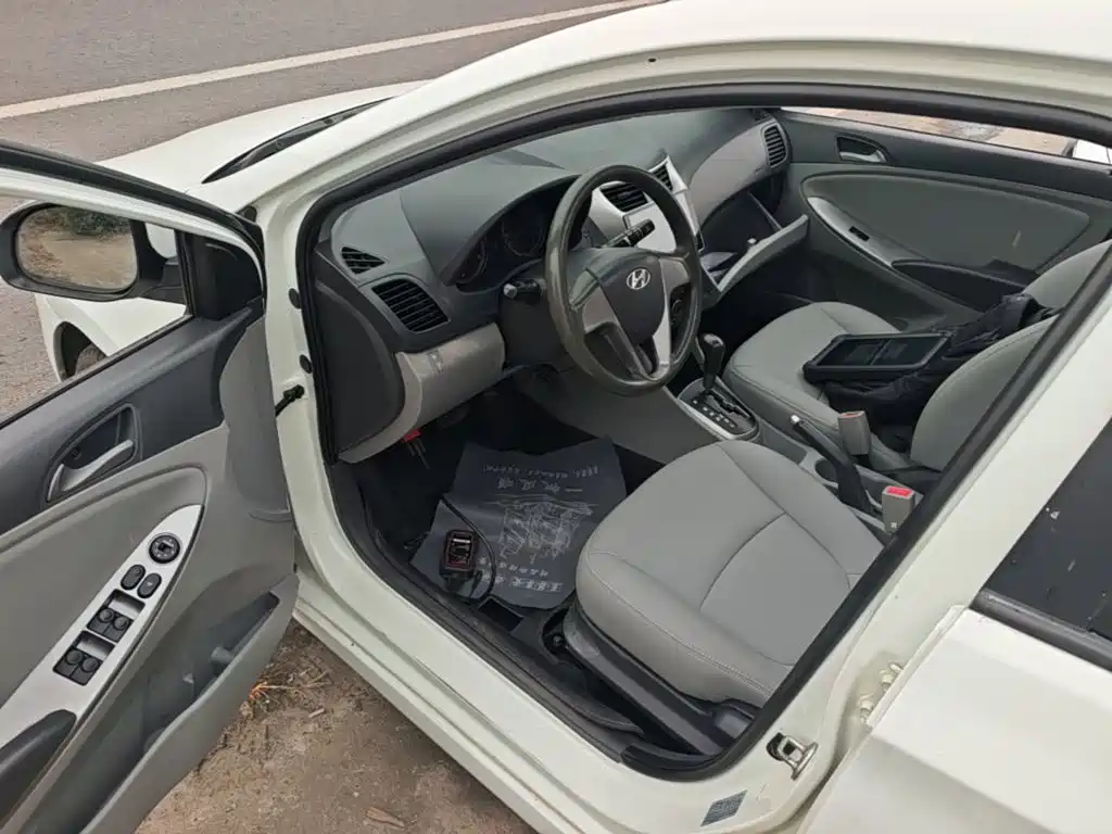 Hyundai Verna 2016 — фото 16