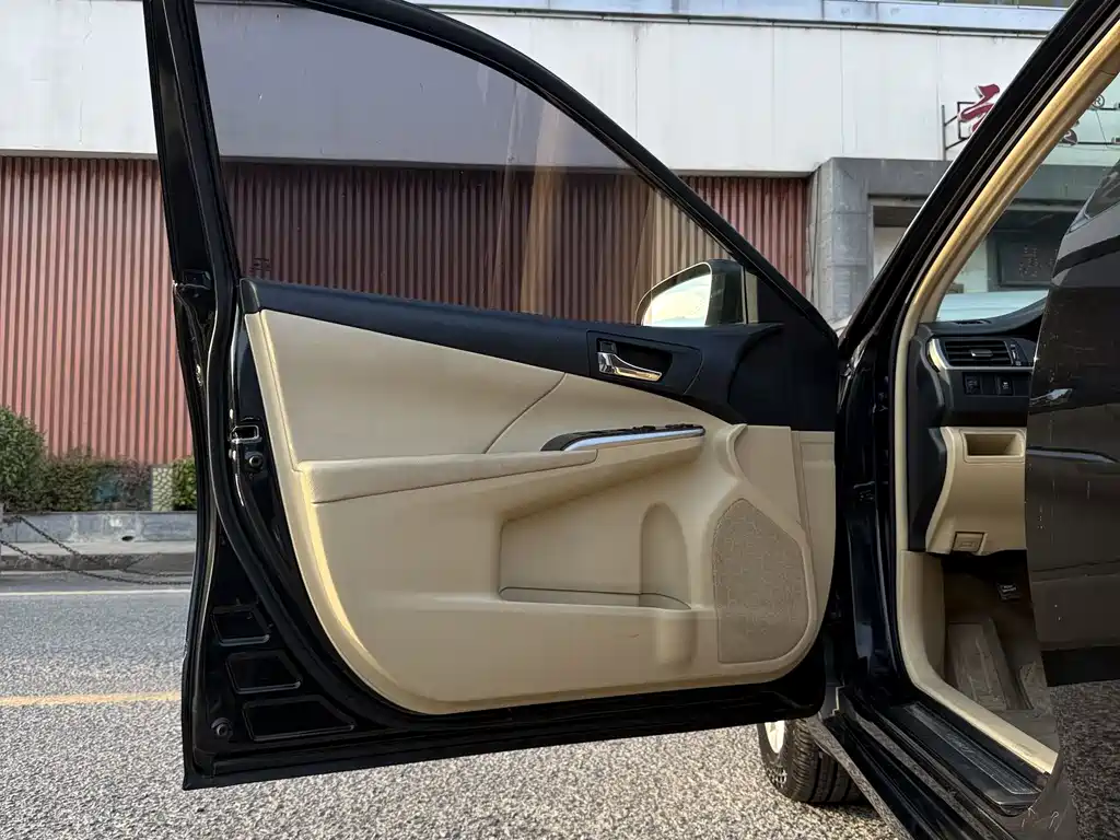 Toyota Camry 2017 — фото 13