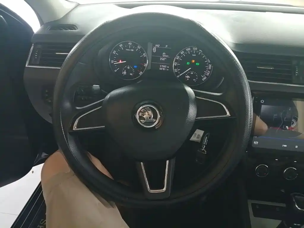 Skoda Octavia 2016 — фото 11