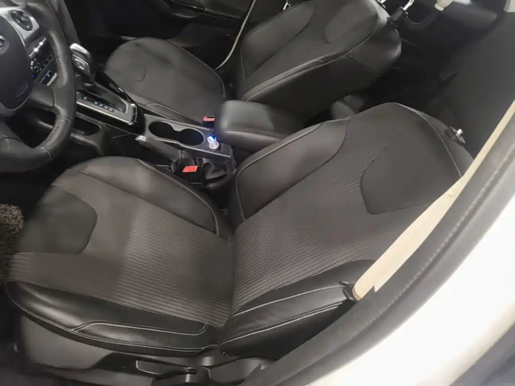 Ford Focus 2014 — фото 15