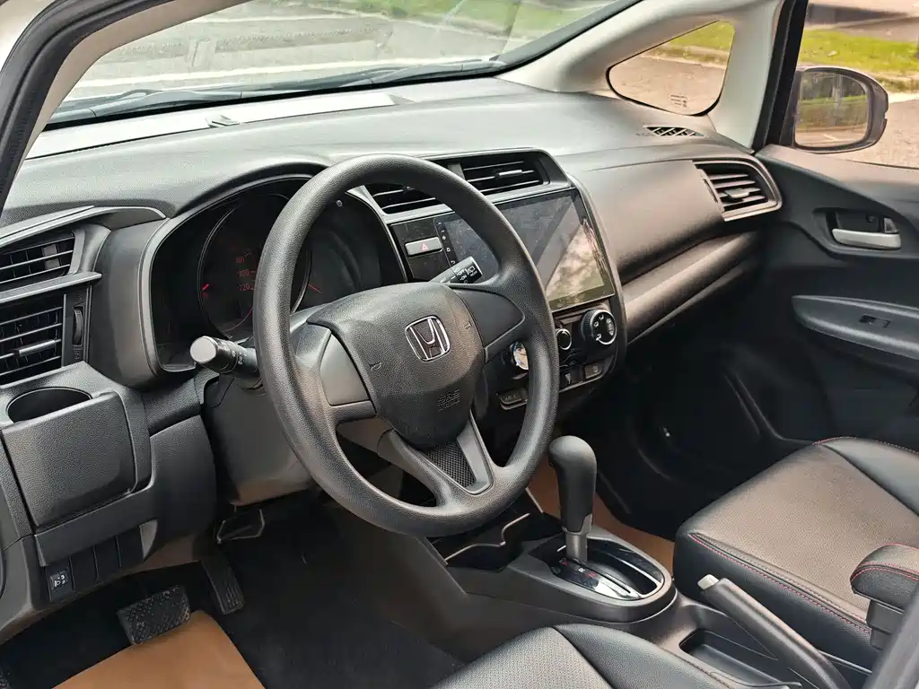 Honda Fit 2018 — фото 8