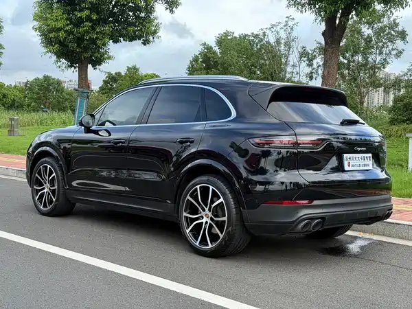 Porsche Cayenne 2022