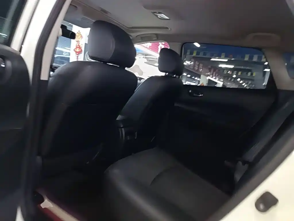 Nissan Tiida 2015 — фото 17