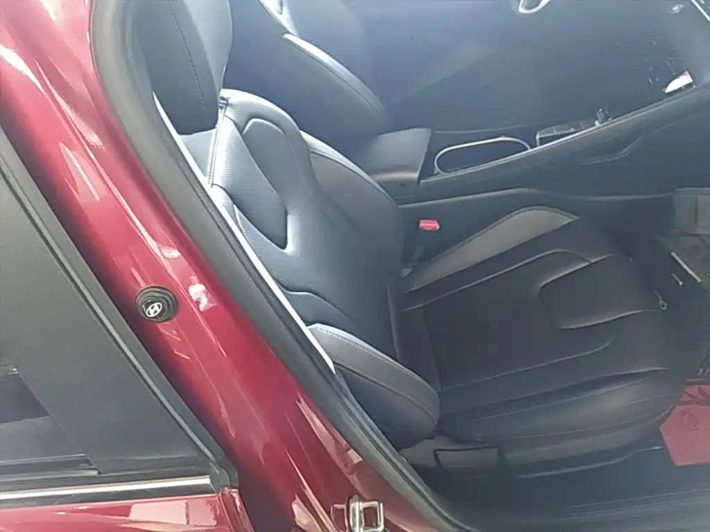Hyundai Elantra 2021 — фото 25