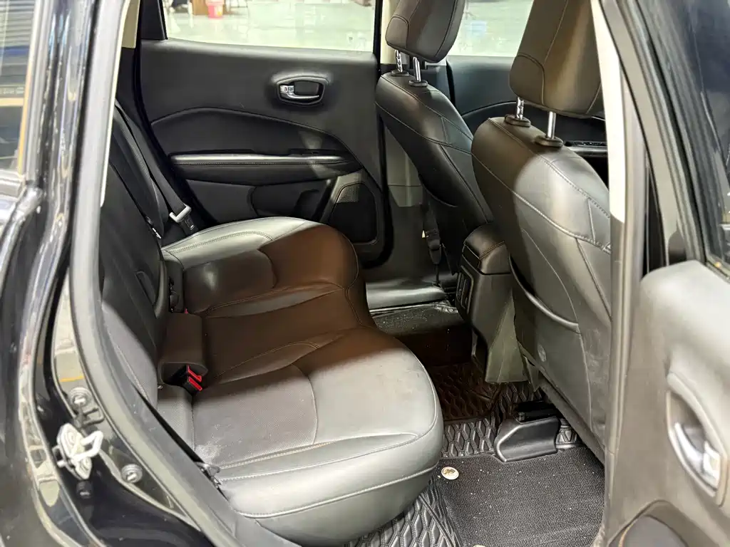 Jeep Compass 2020 — фото 10