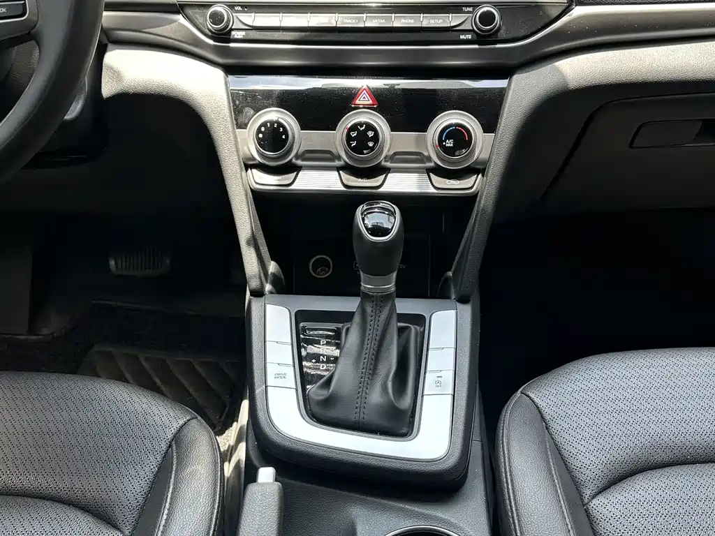 Hyundai Elantra 2020 — фото 11