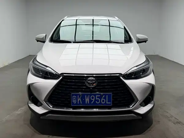 Toyota Yaris L 2023