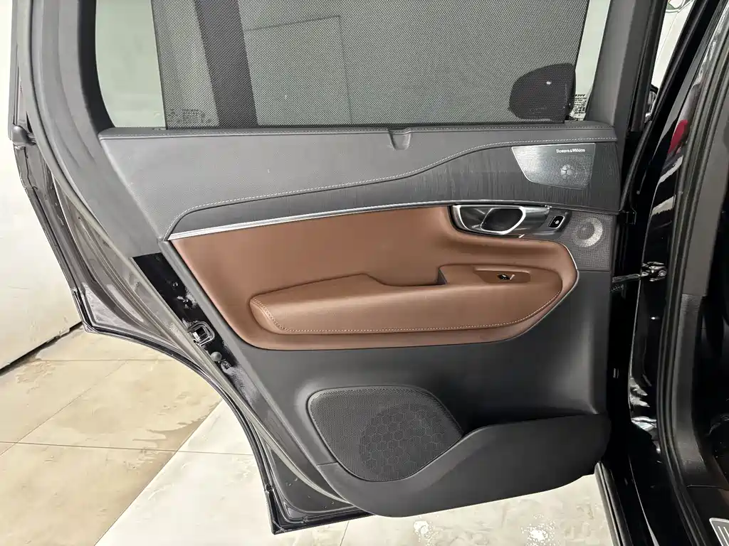 Volvo XC90 2023 — фото 22