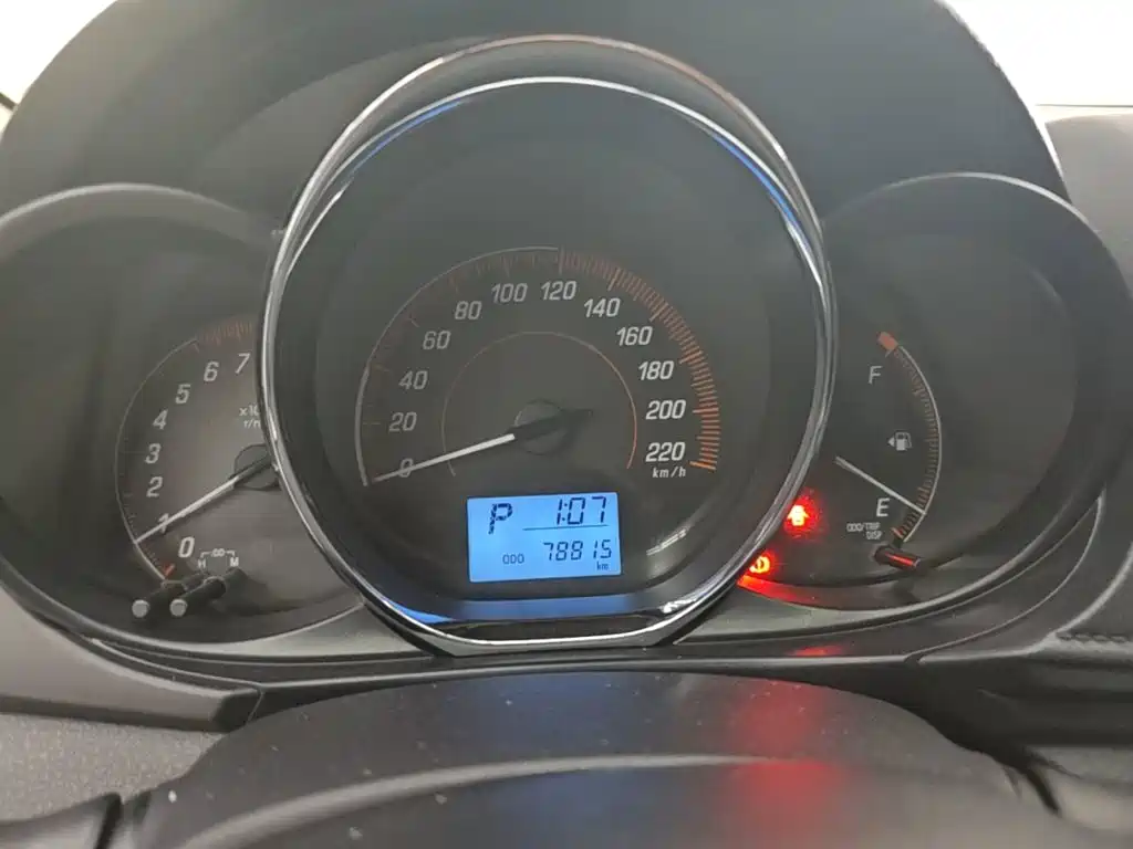 Toyota Yaris L 2020 — фото 12