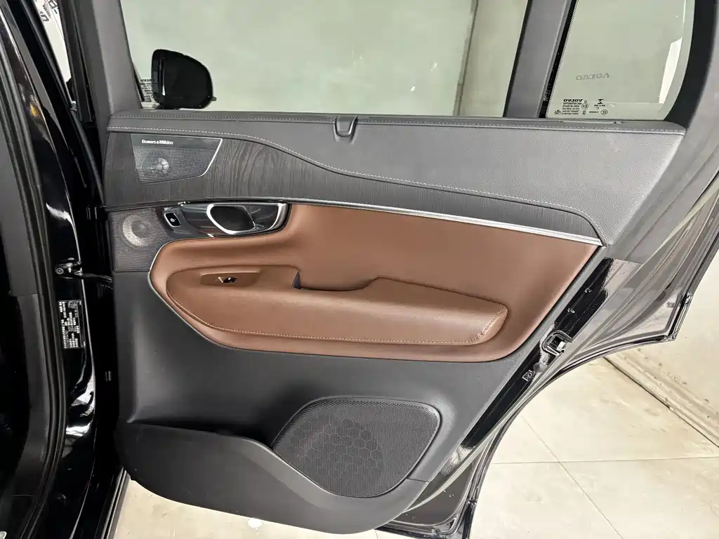 Volvo XC90 2023 — фото 23