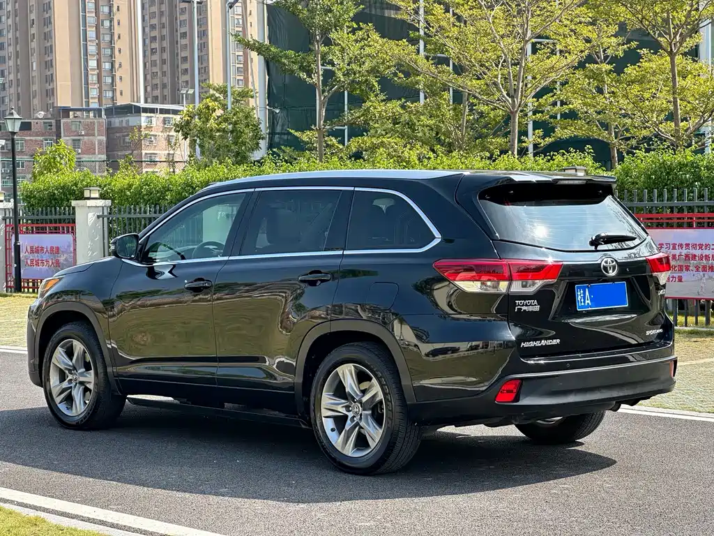 Toyota Highlander 2021 — фото 18