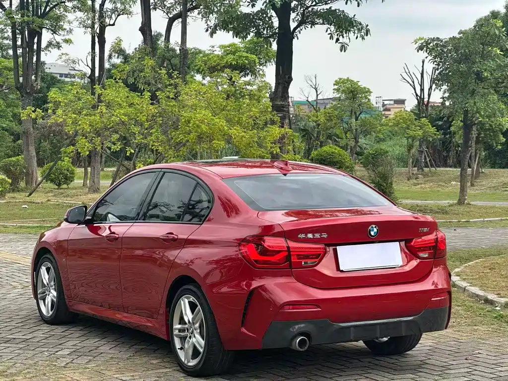 BMW 1 Series 2019 — фото 10
