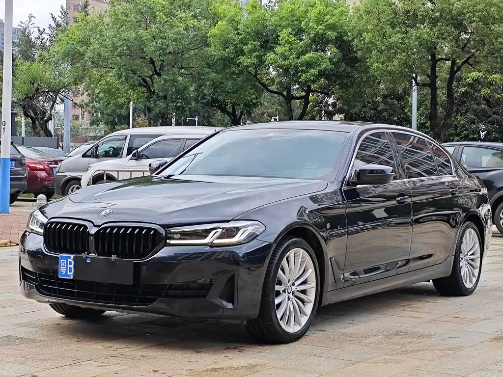 BMW 5 Series 2022 — фото 1