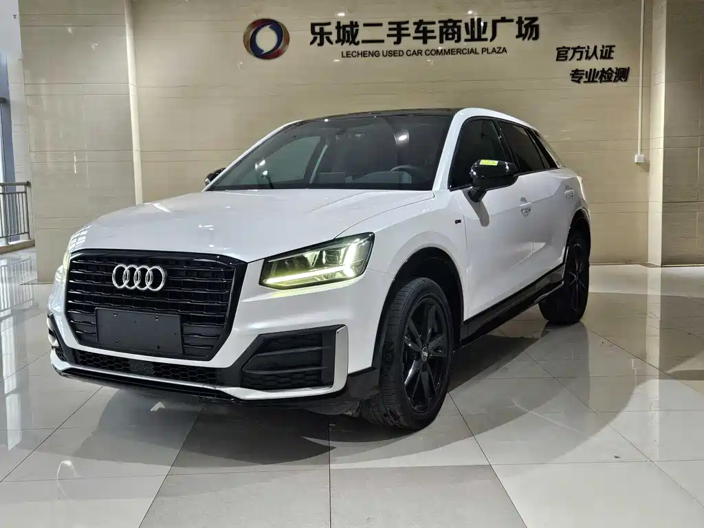 Audi Q2L 2020 — фото 1