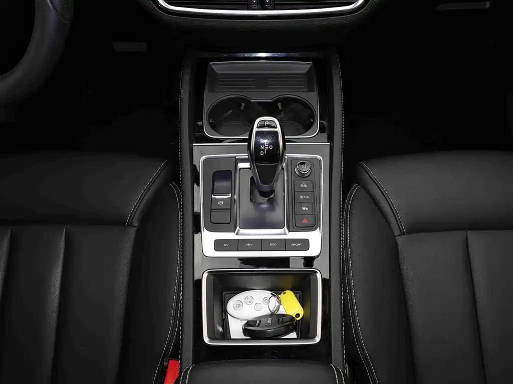 BYD MAX New Energy 2019 — фото 13