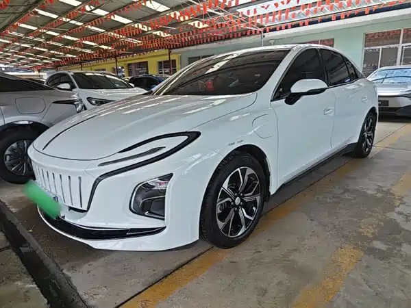 Hongqi E-QM5 2024
