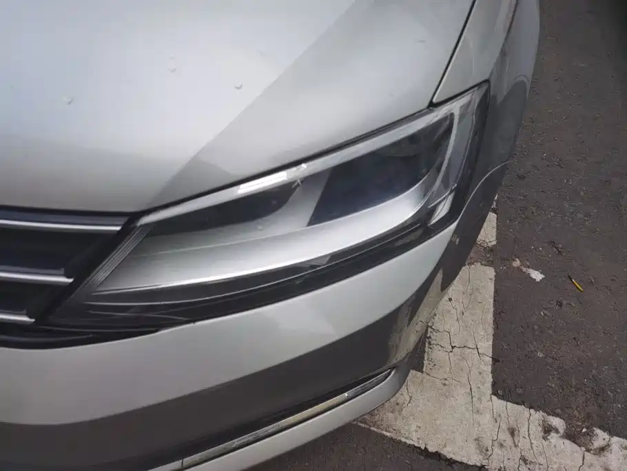 Volkswagen Sagitar 2015