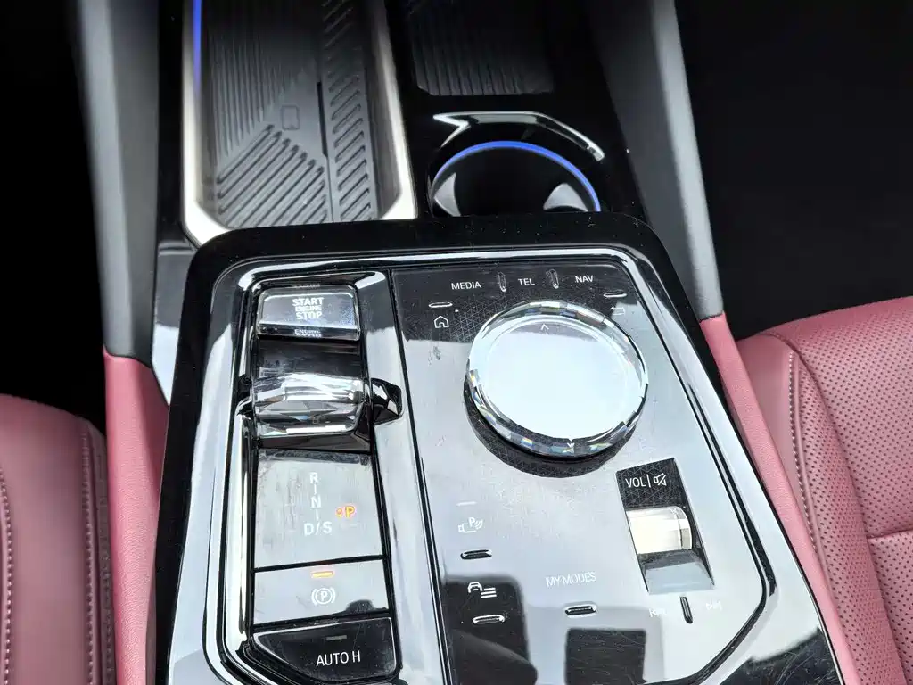 BMW 5 Series 2025 — фото 15