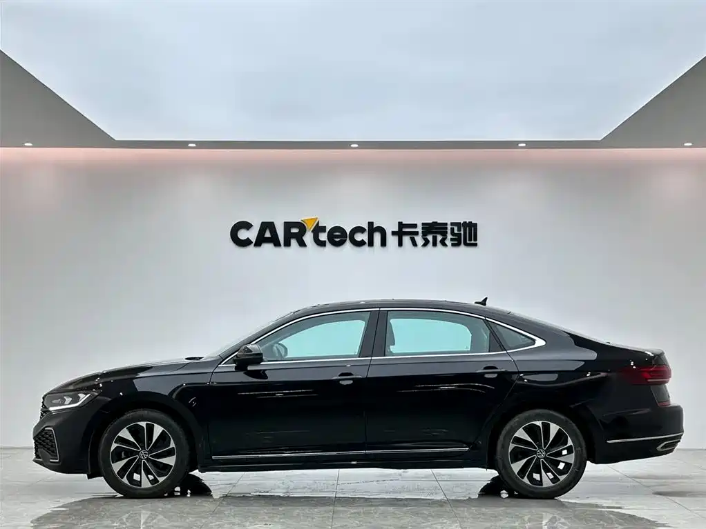 Volkswagen Passat 2023 — фото 2