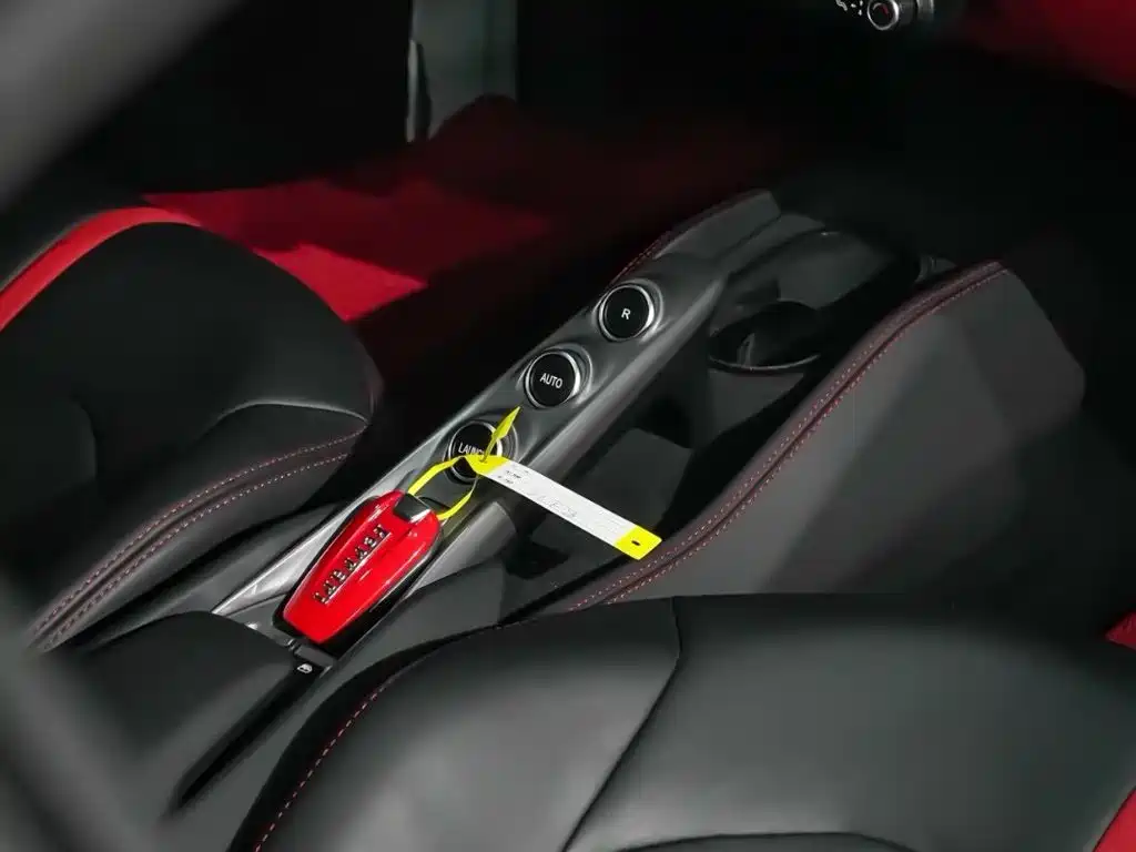 Ferrari F8 2021 — фото 12