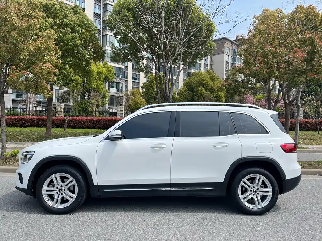 Mercedes-Benz GLB 2023 — фото 4