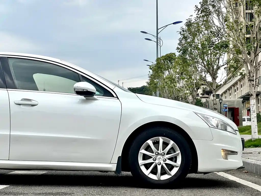 Peugeot 508 2014 — фото 12