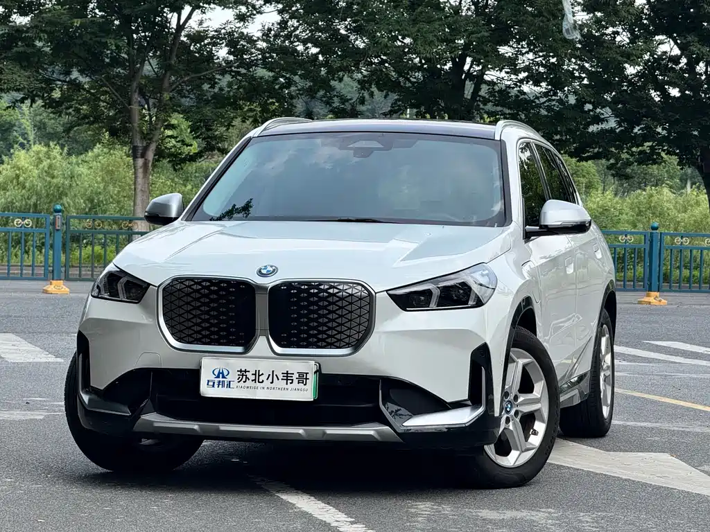 BMW iX1 2024