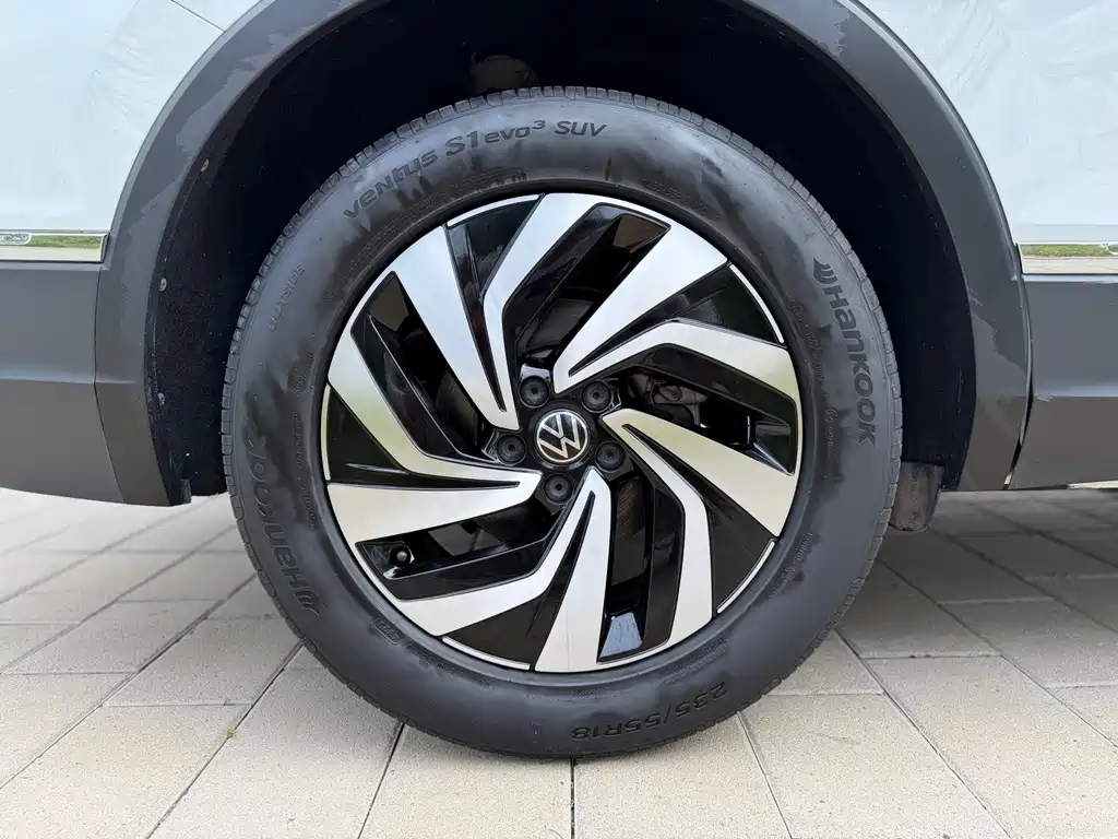 Volkswagen Tiguan L 2023 — фото 17