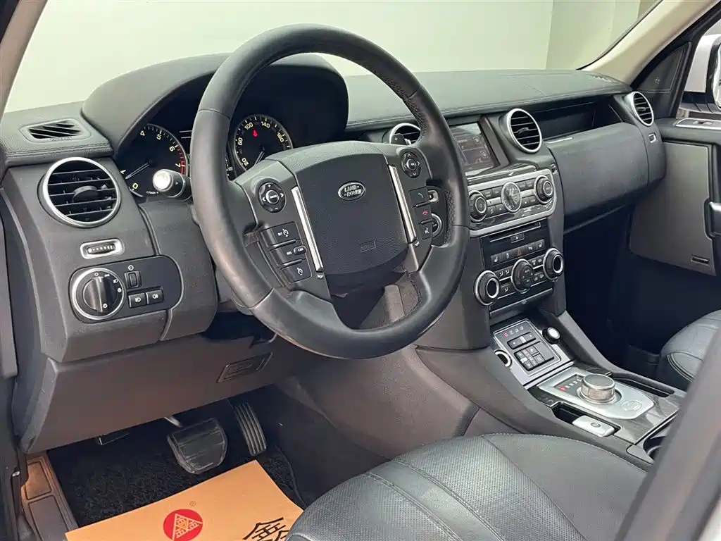 Land Rover Discovery 2016 — фото 15