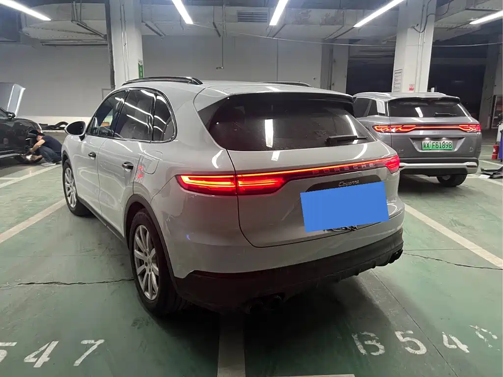 Porsche Cayenne Hybrid 2019 — фото 9