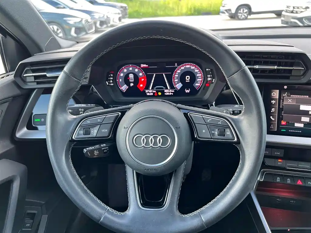Audi A3 2023 — фото 13