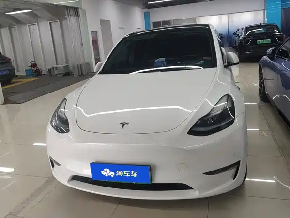 Tesla Model Y 2024
