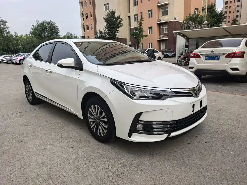 Toyota Corolla 2018 — фото 1