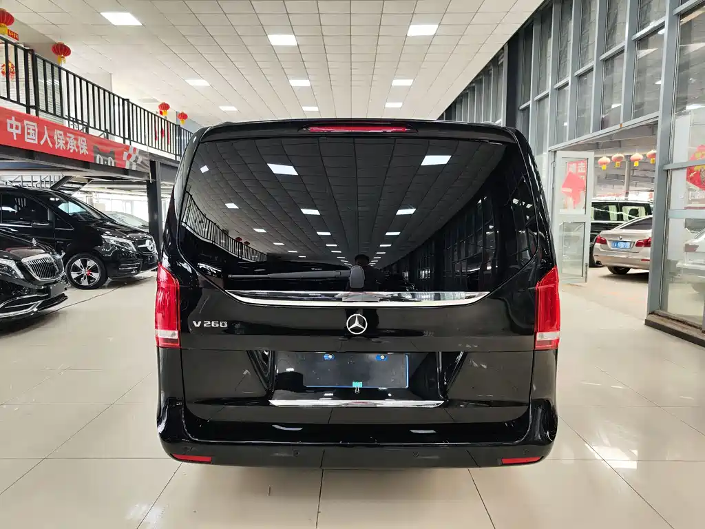 Mercedes-Benz V-Class 2023 — фото 34